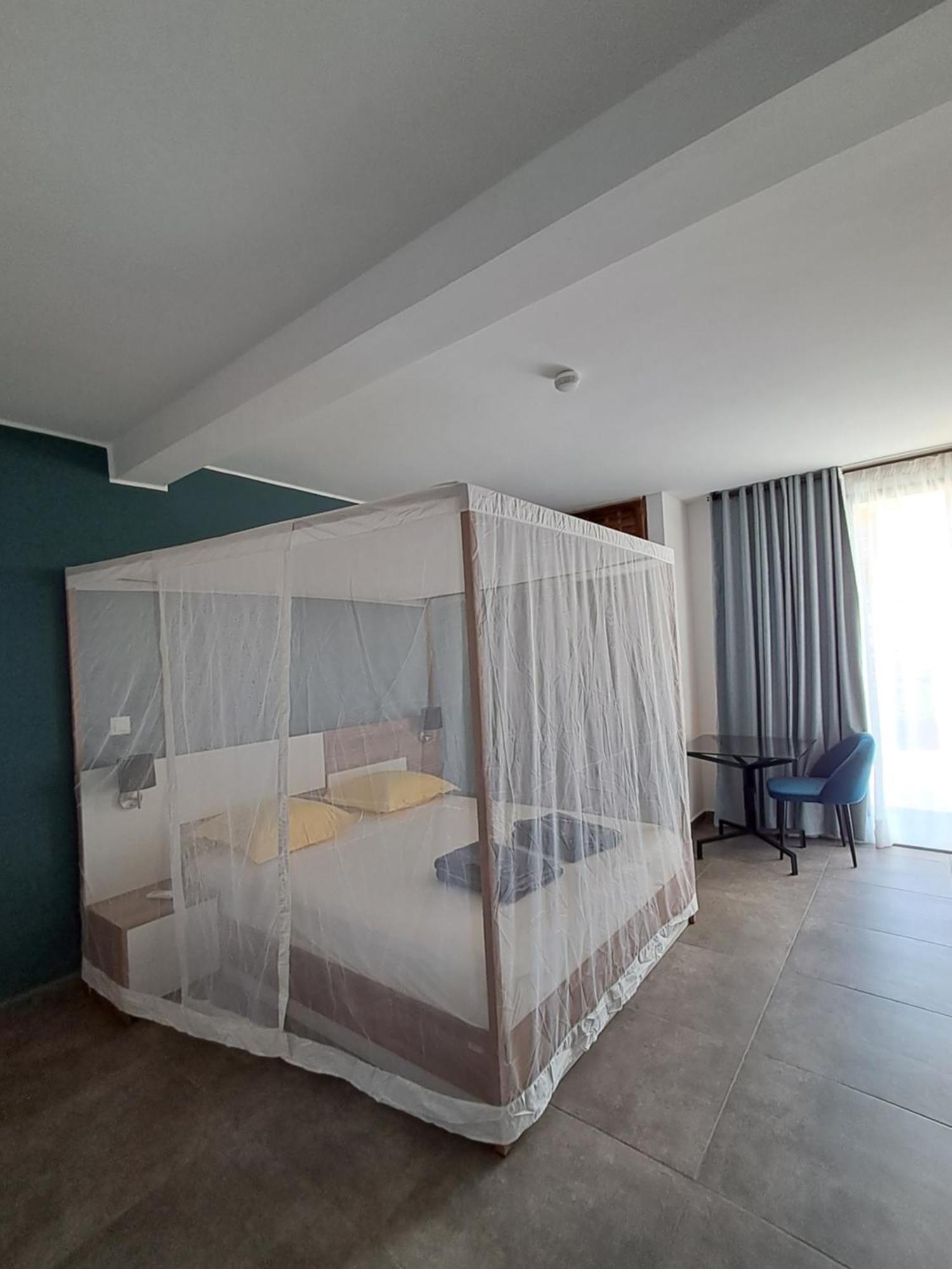 Marina Hotel Ambatoloaka Buitenkant foto